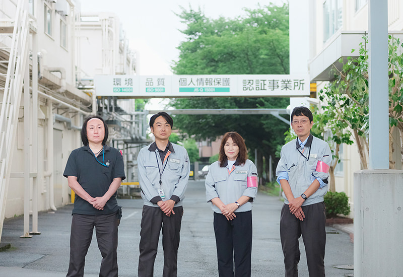 ハードカバーは作るのが難しい。私たちラボの技術の塊なので、誇りを持って作っています