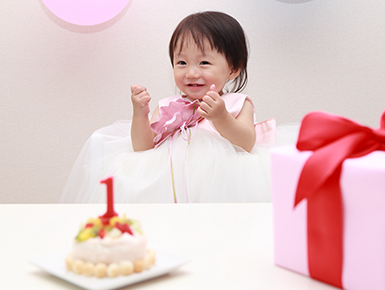 1歳の誕生日のお祝い!おしゃれな写真の撮り方【自宅編】