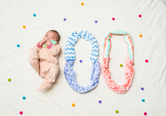 100日の数字と赤ちゃんの写真