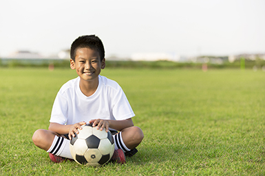 小学生に人気!チーム選びから練習方法までサッカーのキホンをご紹介!